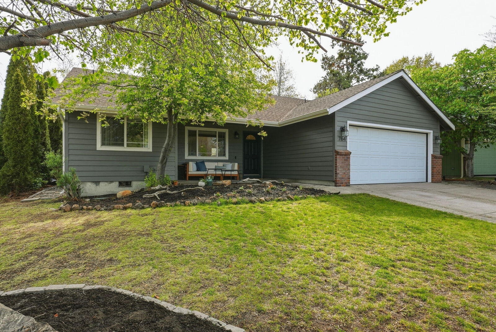 Property Photo:  764 NE Tierra Road  OR 97701 