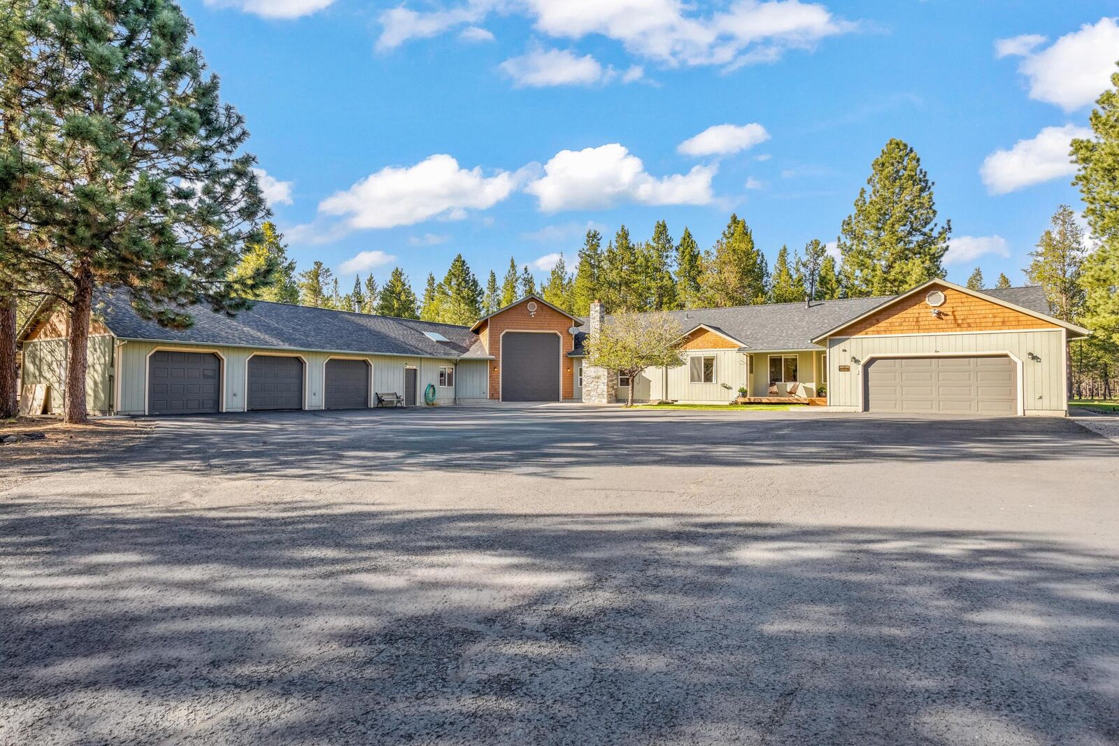 Property Photo:  55550 Heidi Court  OR 97707 