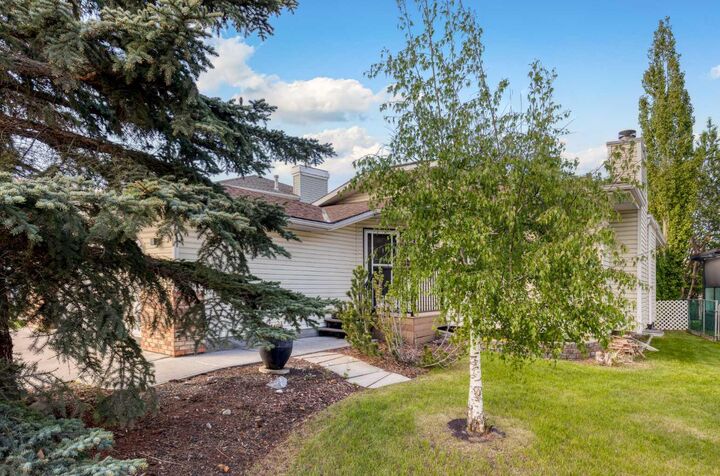 Property Photo: 79 Riverview Circle AB T4C 1K4