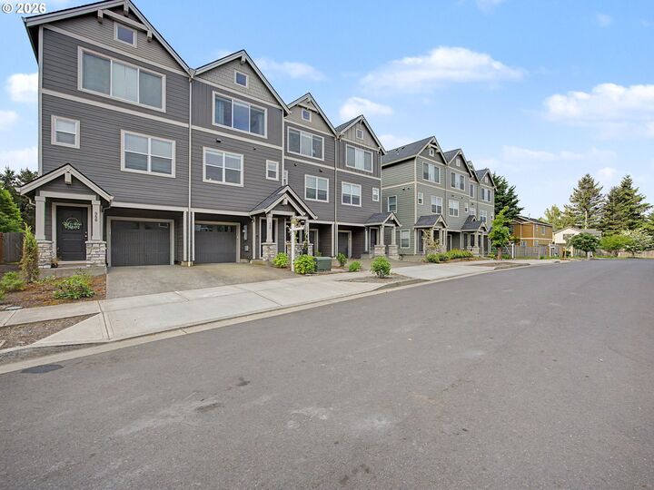Property Photo:  988 SW 2nd Way  OR 97060 