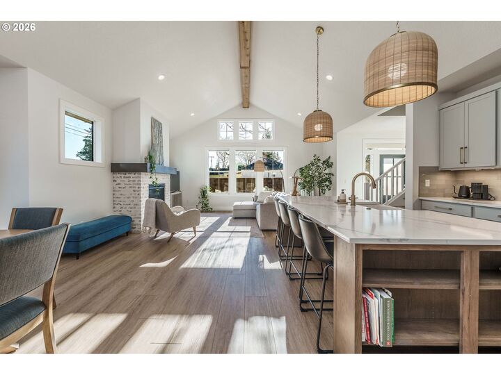 Property Photo:  800 E 37th St  WA 98663 