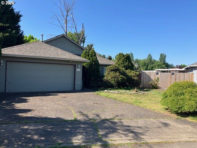 Property Photo: 945 NE Lija Loop OR 97211