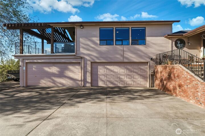 Property Photo:  1520  Kaniksu Loop  WA 99362 