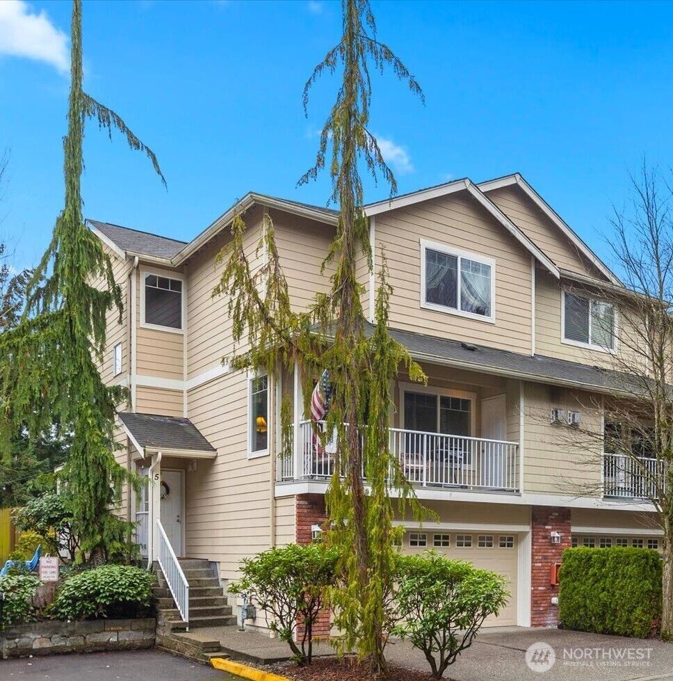Property Photo:  15508  35th Avenue W B5  WA 98087 
