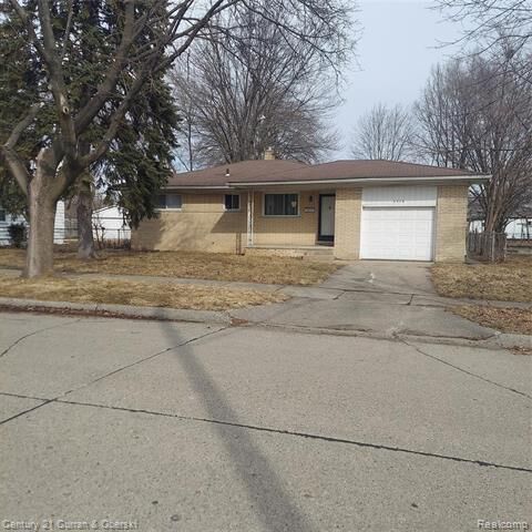 Property Photo:  3715 Poplar Avenue  MI 48091 