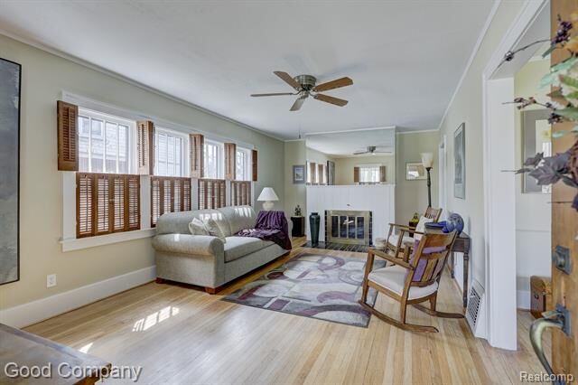 Property Photo:  923 W 11 Mile Road  MI 48067 