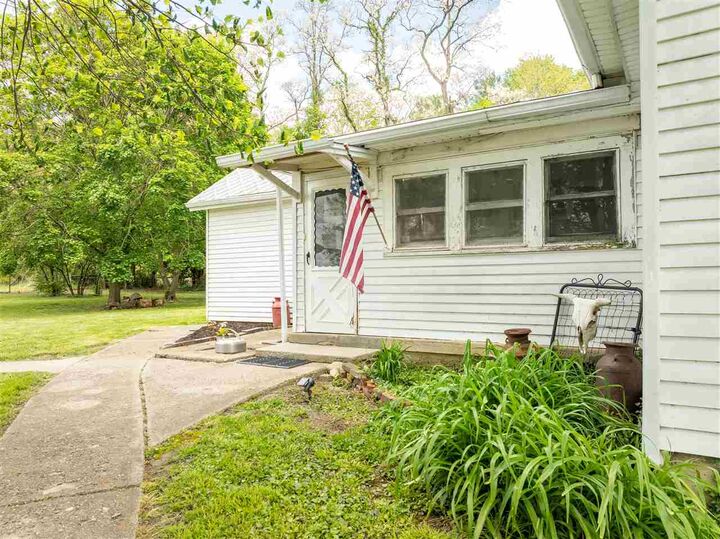 Property Photo: 2934 State Road 122 IN 47374
