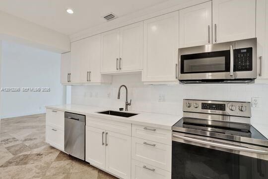 Property Photo:  90 Edgewater Ph 18  FL 33133 