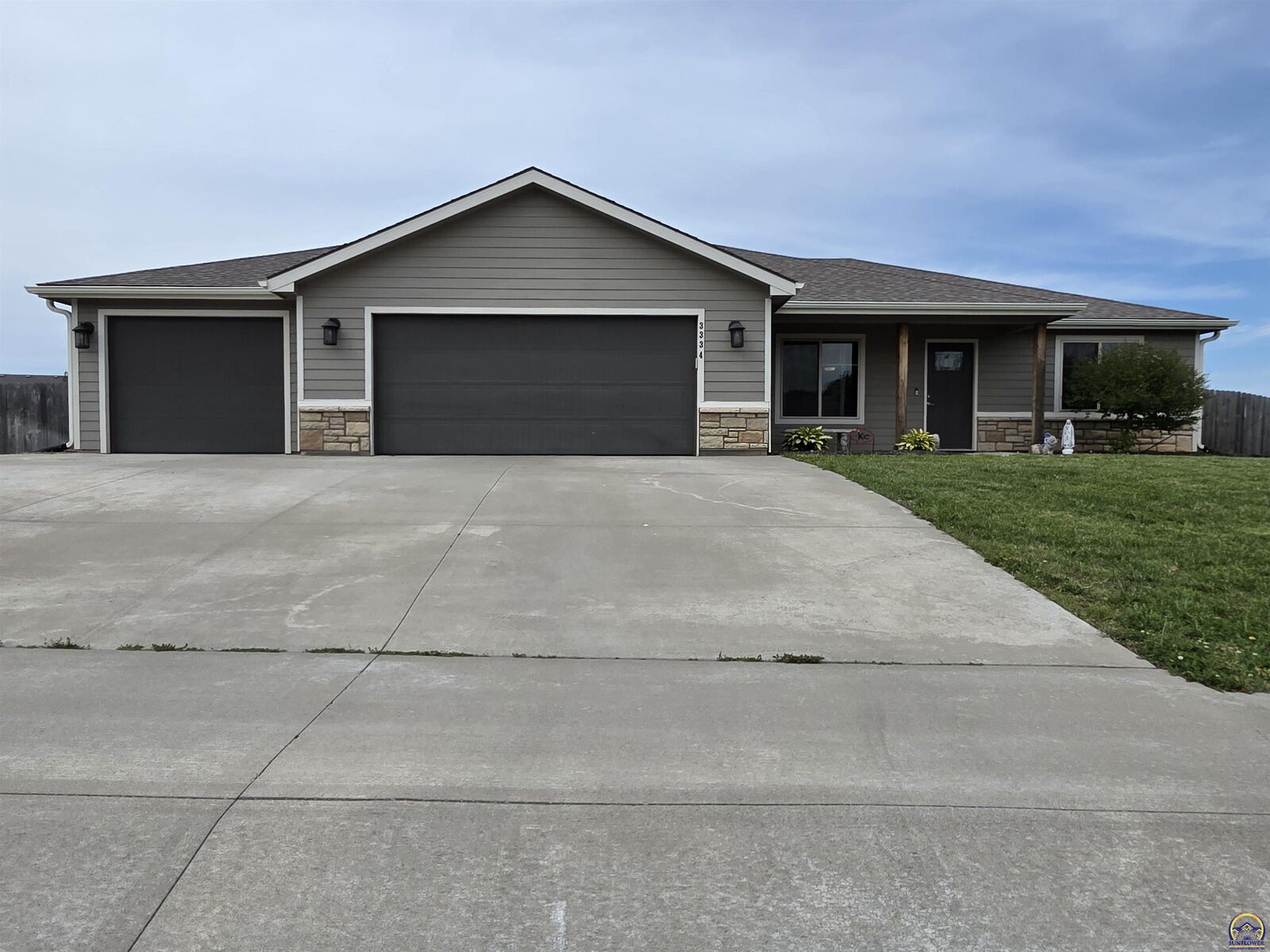 Property Photo:  3334 SE 23rd St  KS 66605 