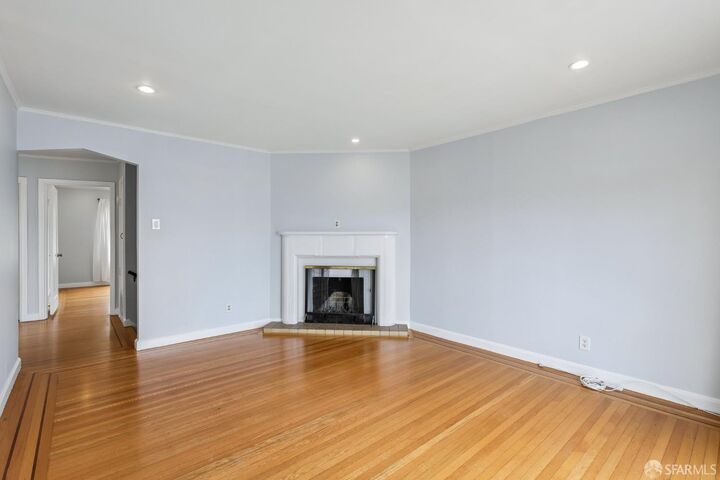 Property Photo:  1547 Hudson Avenue  CA 94124 