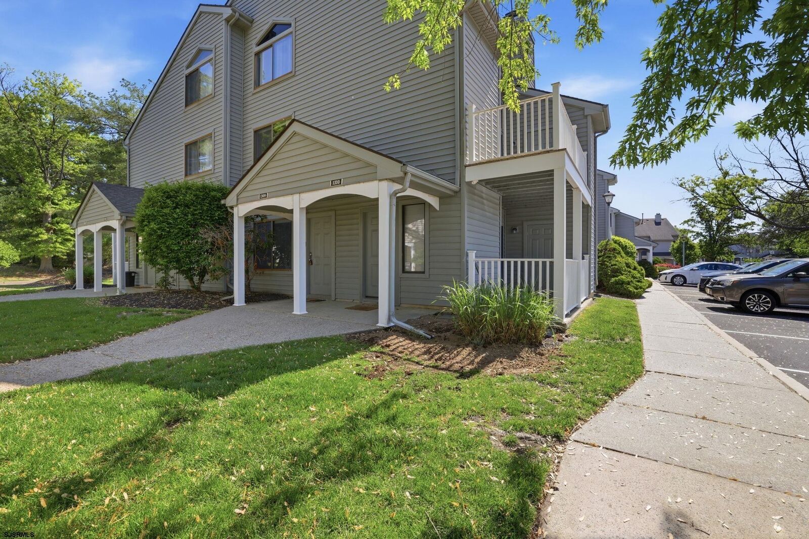 Property Photo:  1310 Roberts Way 1310  NJ 08043 