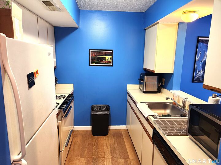 Property Photo:  1690 Dixwell Avenue 5  CT 06514 