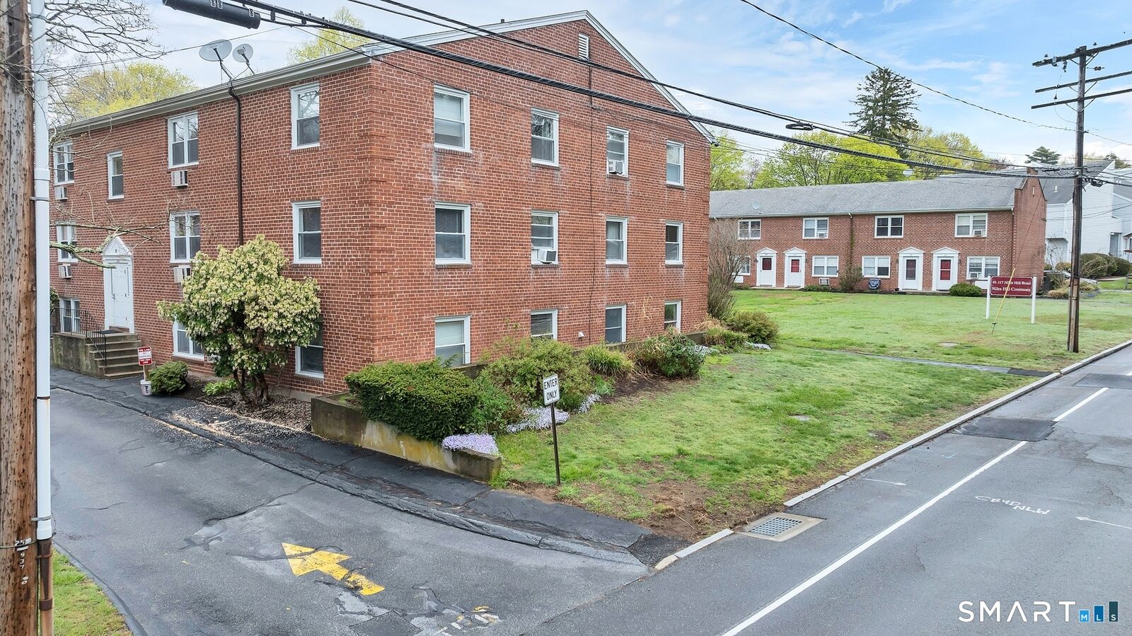 Property Photo:  111 Niles Hill Road E  CT 06320 