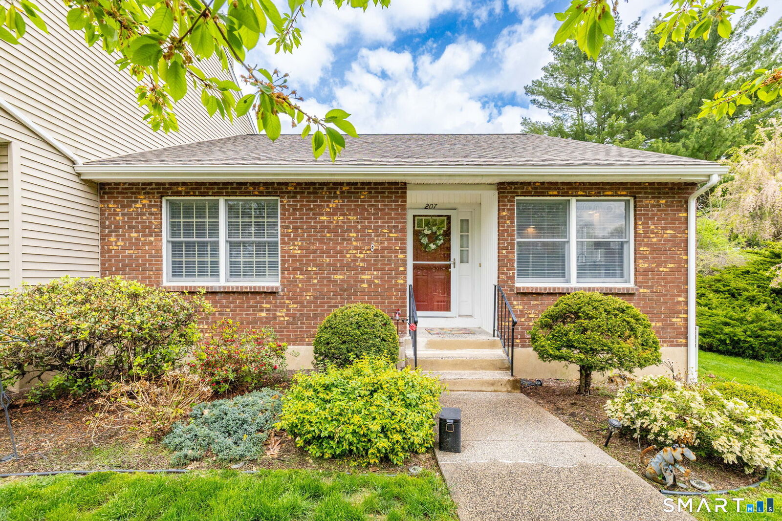Property Photo:  207 Holly Hill Drive 207  CT 06067 