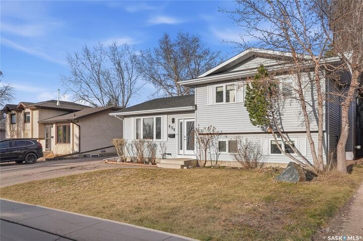 Property Photo:  454 Konihowski Road  SK S7S 1A4 