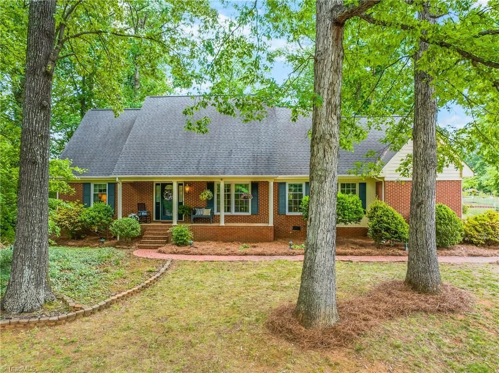 Property Photo:  907 Branchwood Drive  NC 27284 