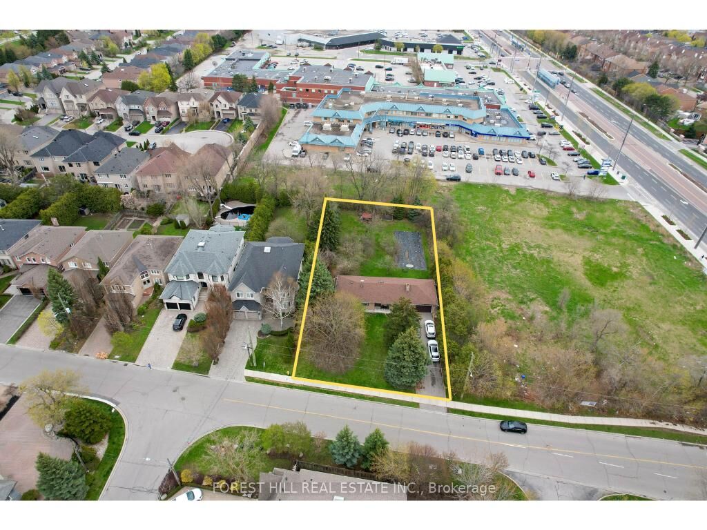 Property Photo: 27 Vaughan Boulevard ON L4J 3N8