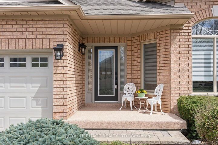 Property Photo: 38 Briar Gate Way ON L9R 2A4