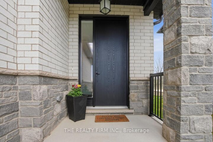 Property Photo: 819 Gatestone Road ON N6M 0L6