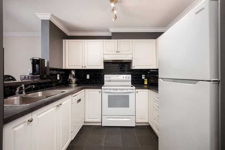 Property Photo:  12207 224 Street 202  BC V2X 6B9 