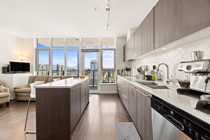 Property Photo: 691 North Road 2108 BC V3J 0H9