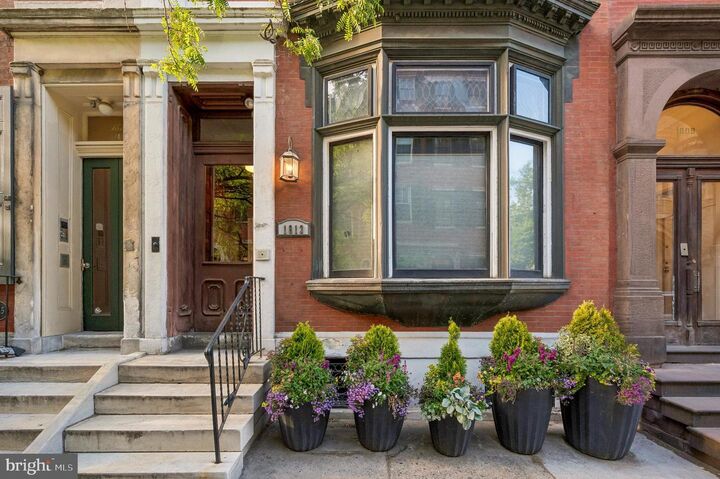 Property Photo:  1813 Spruce Street 2F  PA 19103 