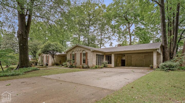 Property Photo:  1402 Twin Oaks Avenue  AR 72401 