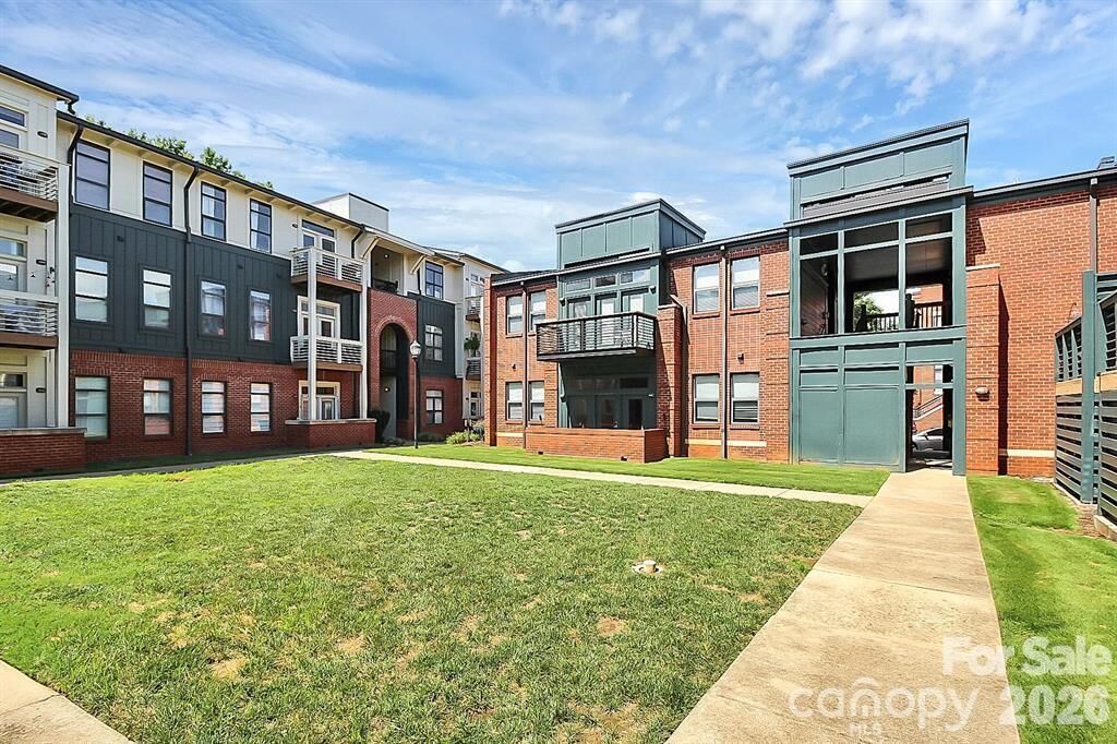 Property Photo:  450 New Bern Station Court  NC 28209 