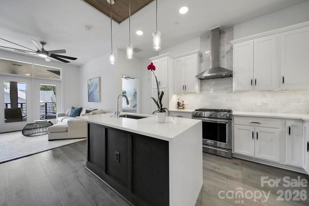 Property Photo:  2401 Euclid Avenue 301  NC 28203 