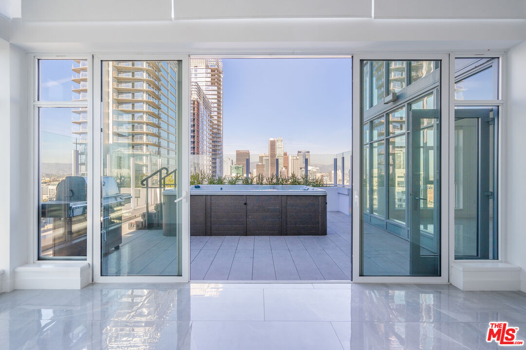 Property Photo:  1201 S Hope St  CA 90015 
