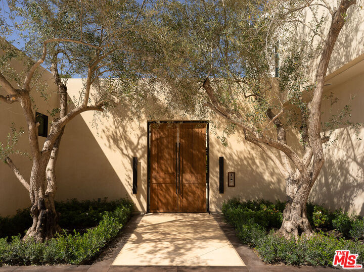 Property Photo:  2700 Woodstock Rd  CA 90046 