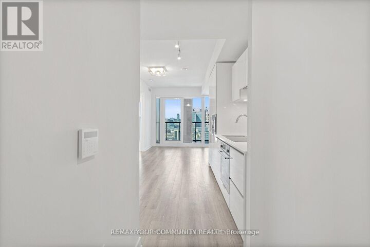 Property Photo:  238 Simcoe Street 2001  ON M5T 0E2 