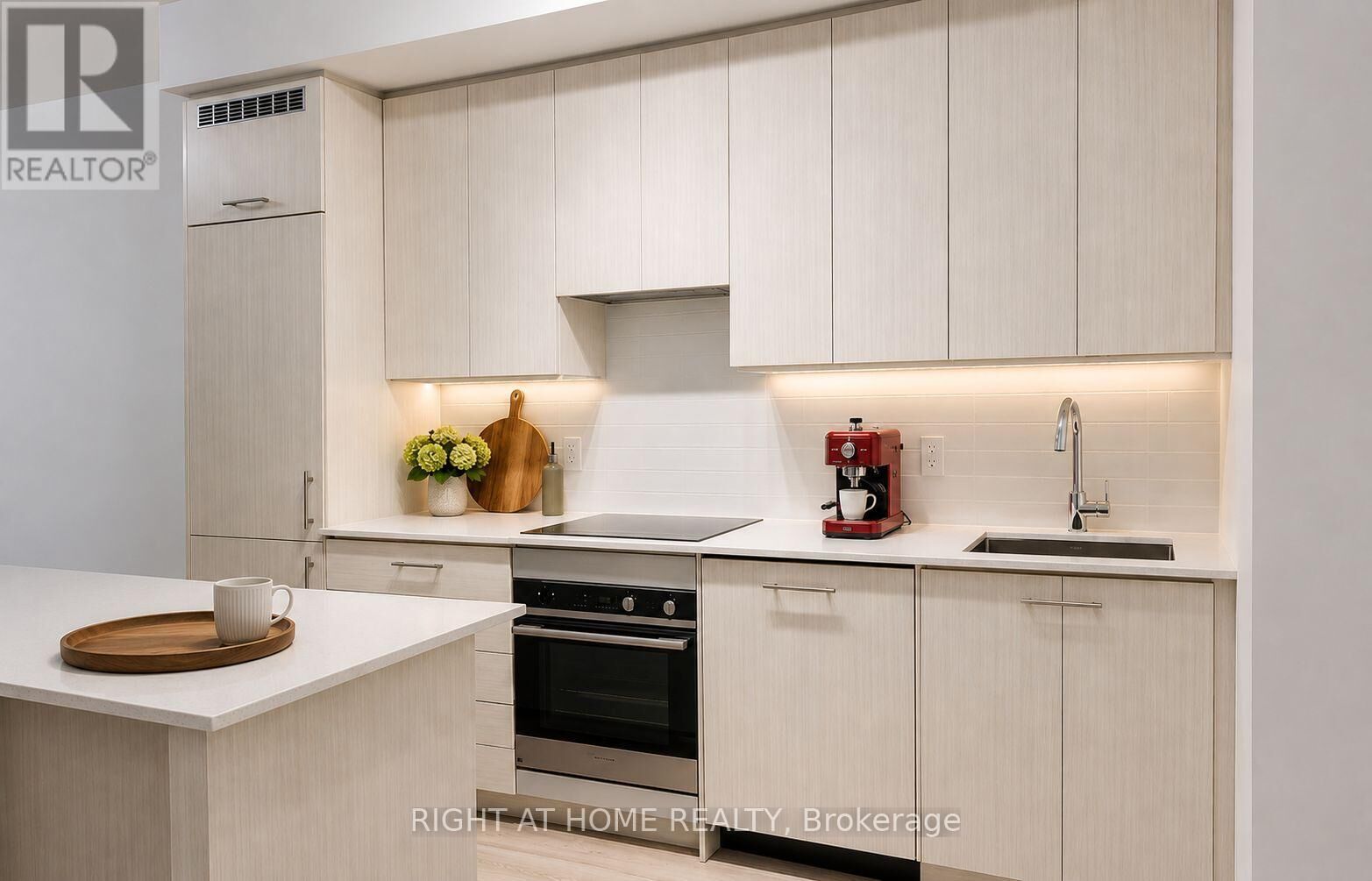 Property Photo:  36 Elm Drive West 3103  ON L5B 0N3 