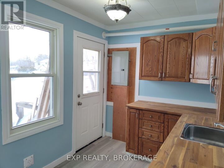 Property Photo:  16 Louis Street  ON K6V 4H5 
