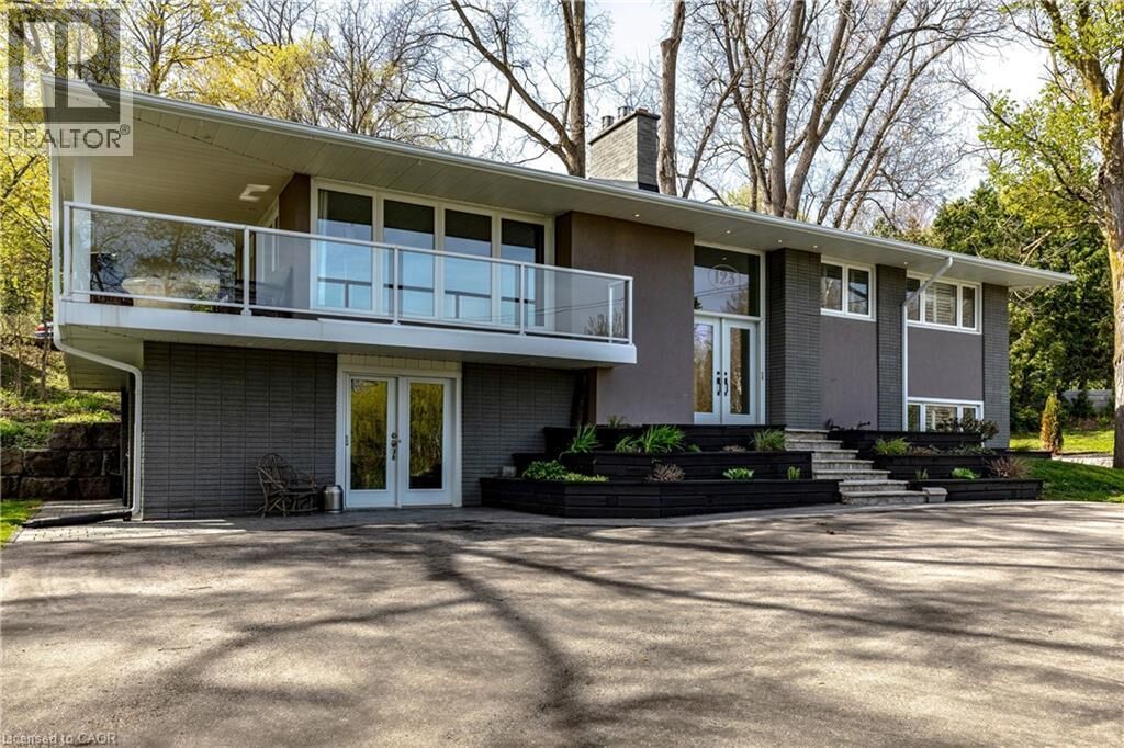 Property Photo:  123 Hillcrest Avenue  ON L9H 4X7 