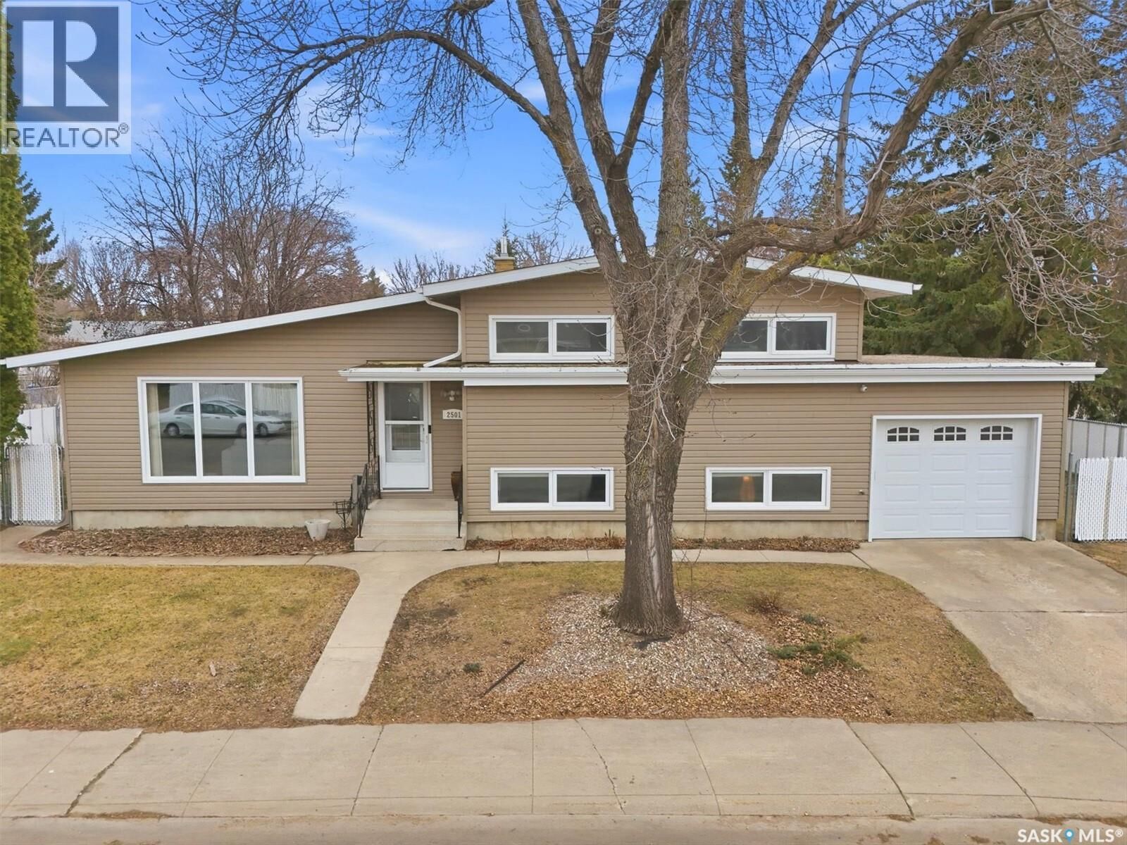 Property Photo:  2501 Arlington Avenue  SK S7J 2J3 