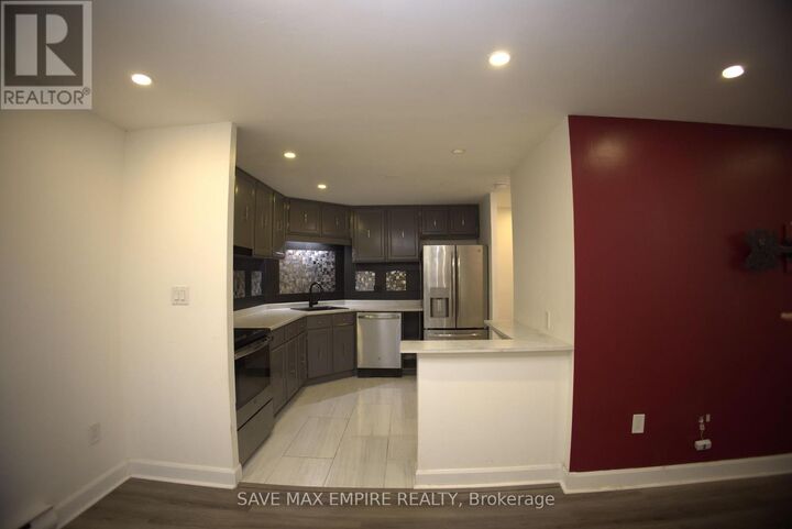 Property Photo:  2035 South Millway 27  ON L5L 1R8 
