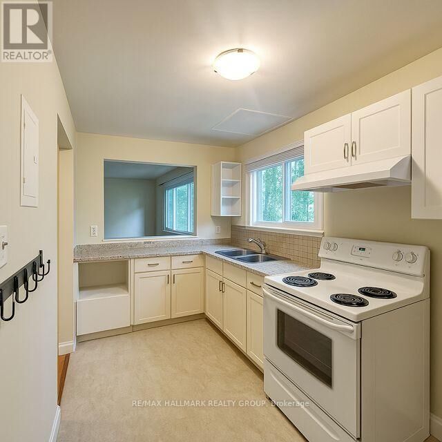 Property Photo:  72 St Francis Street 5  ON K1Y 1W7 
