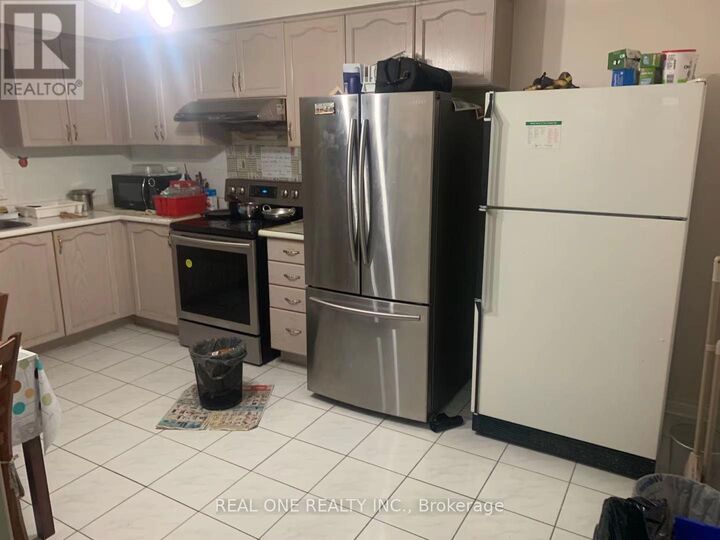 Property Photo:  5672 Shillington Drive Room 1  ON L5R 3N5 