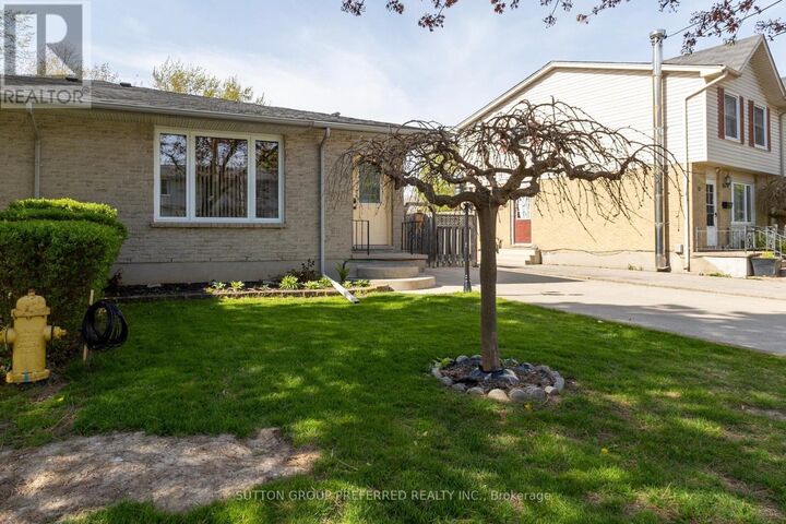 Property Photo:  95 Scotchmere Crescent  ON N6E 1Z9 