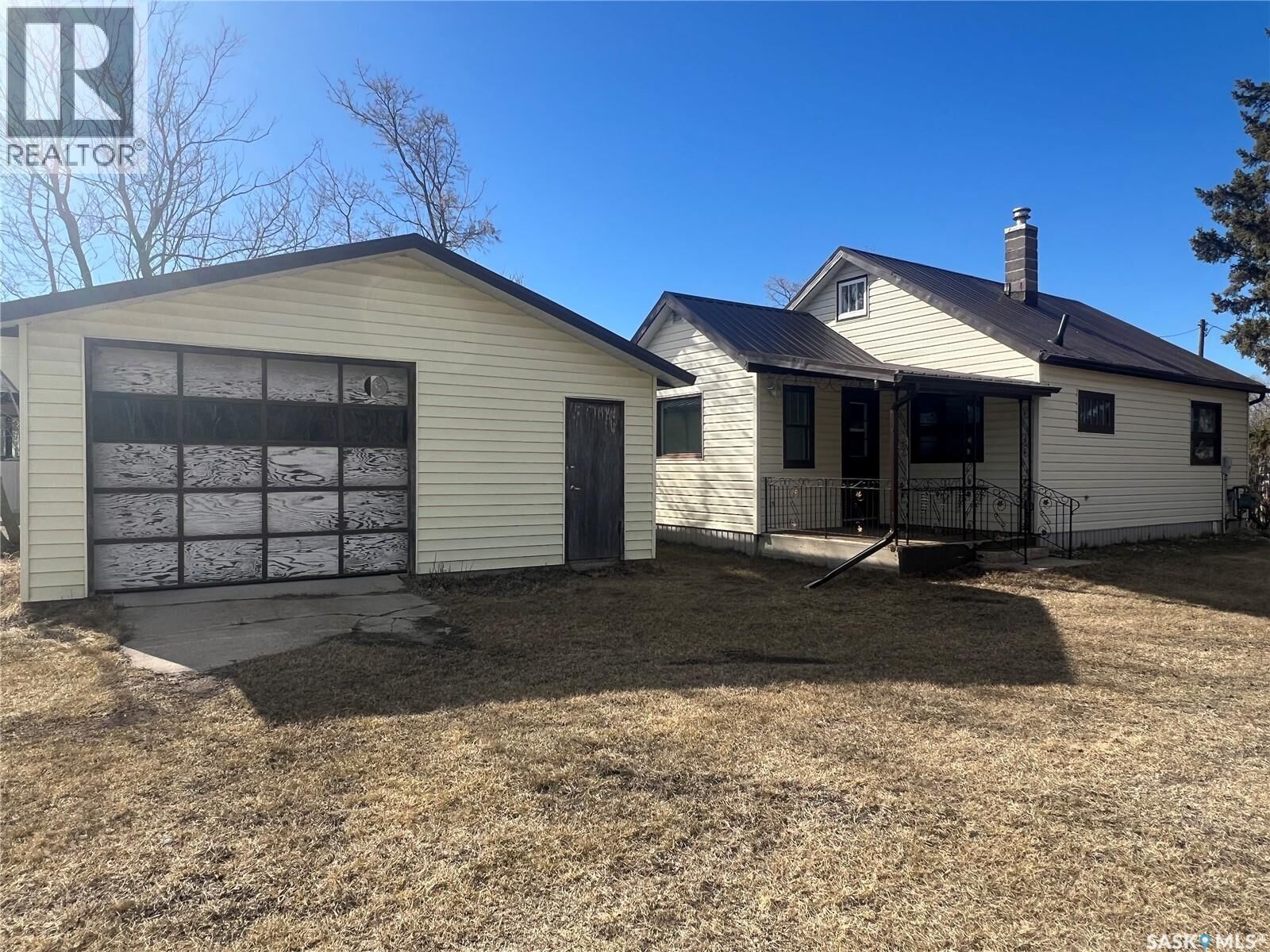 Property Photo:  301 Gonczy Avenue  SK S0A 0X0 