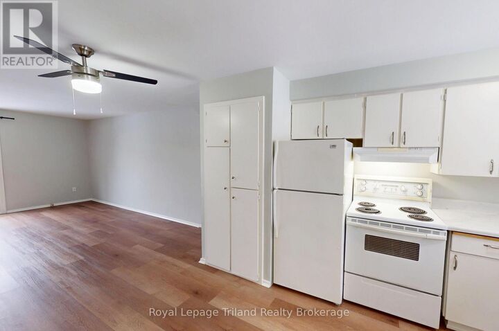Property Photo:  644 Brant Street  ON N4S 5J8 