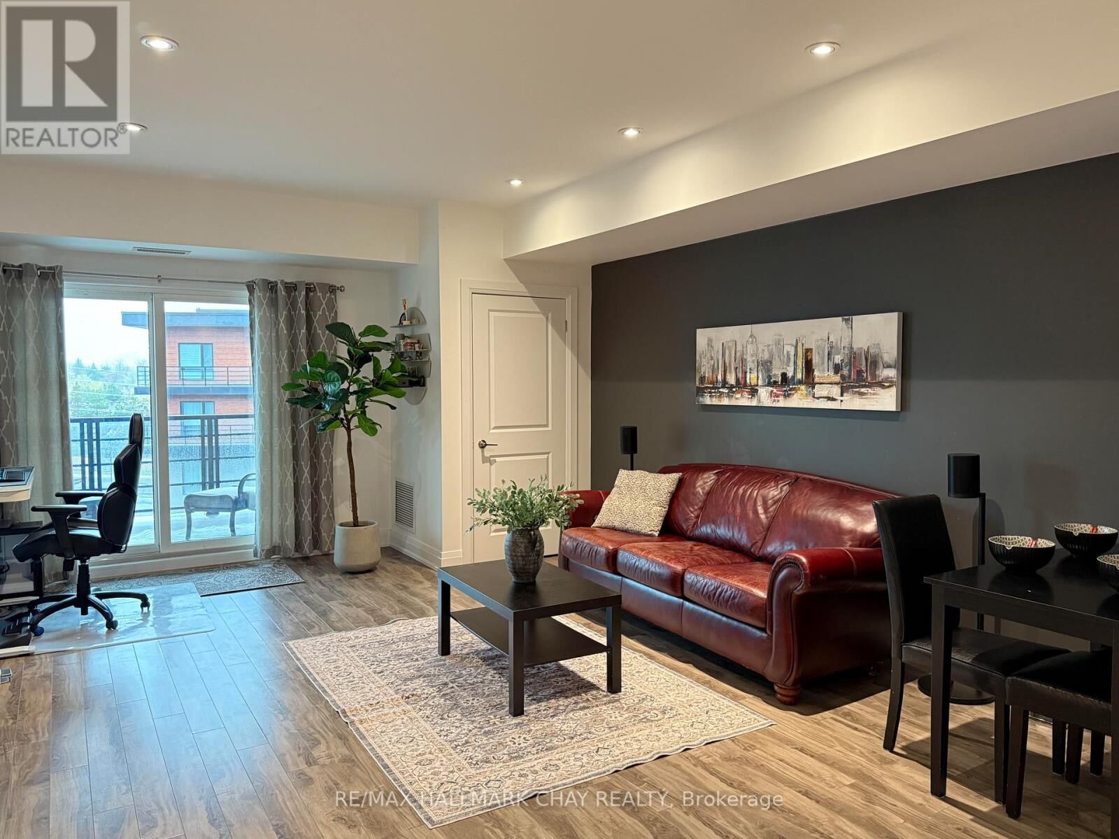 Property Photo:  302 Essa Road 505  ON L9J 0H3 