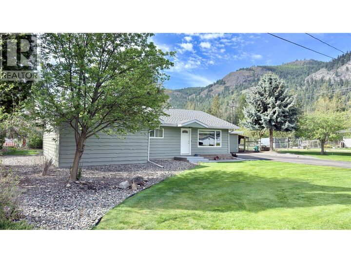 Property Photo:  492 Fourth Avenue  BC V0H 1M0 