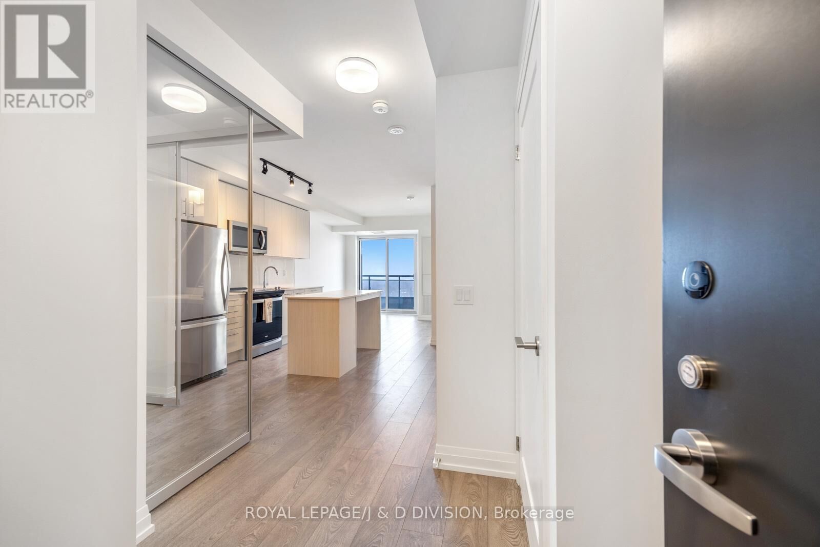 Property Photo:  286 Main Street 1510  ON M4C 4X5 