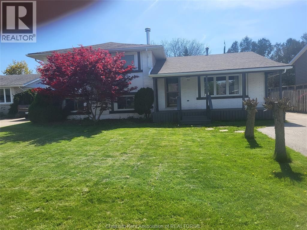 Property Photo:  74 Chestnut Drive  ON N7M 4Z1 