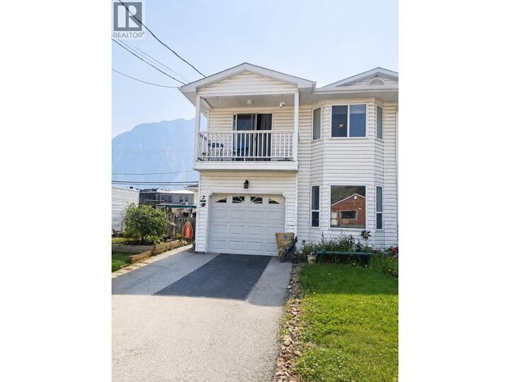 Property Photo: 615 6th Avenue 2 BC V0X 1N0