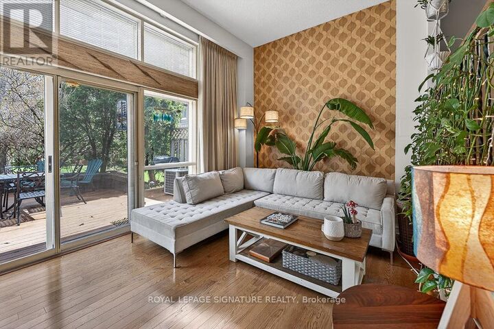 Property Photo:  36 Vicora Link Way  ON M3C 1B1 