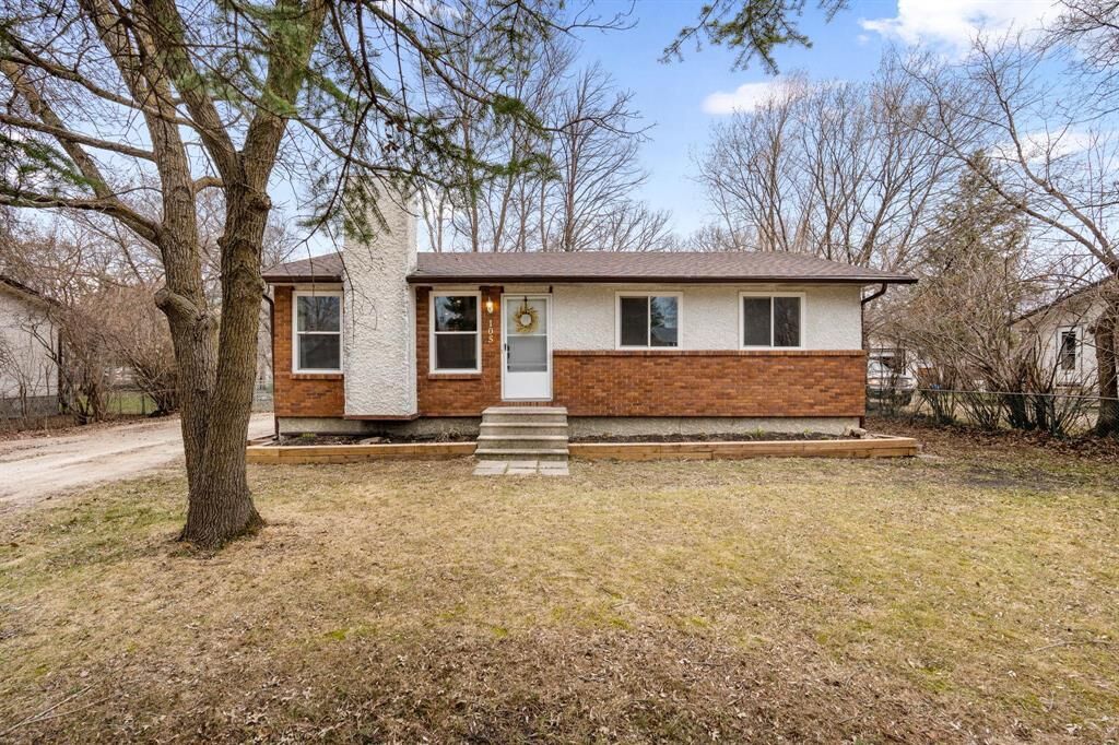 Property Photo:  105 Harpin Avenue  MB R5K 0Y5 