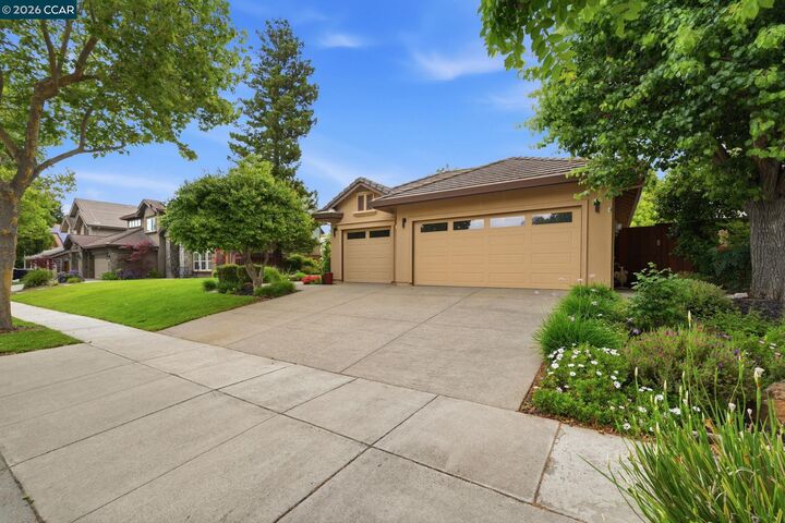 Property Photo:  635 Rutherford Cir  CA 94513 